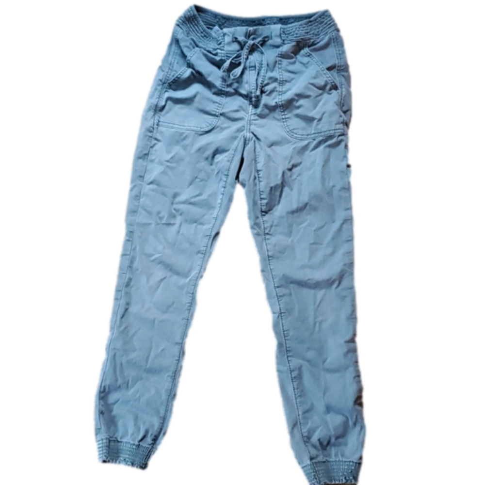 American Eagle stretch joggers olive green size 2 short
